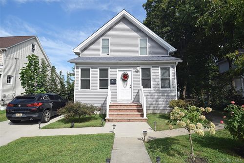 17 Maple Ave, Port Jefferson Station, NY, 11776-1237 | Card Image