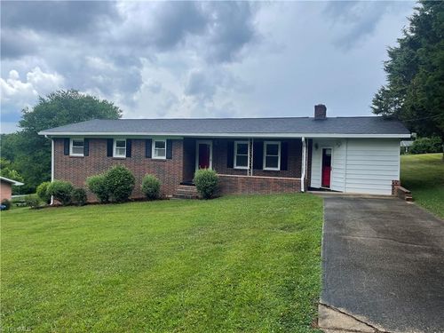 2155 Margaret Dr, Mount Airy, NC, 27030-2433 | Card Image