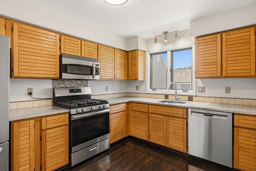 75 Spinnaker Way, Portsmouth, NH, 03801-3330 | Card Image
