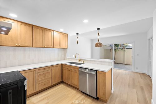 a-655 W 6th St, Tustin, CA, 92780-8532 | Card Image