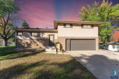 5108 W 34th St Street, Sioux Falls, SD, 57106 | Card Image
