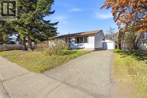 5404 46 Avenue, Lacombe, AB, T4L1N1 | Card Image