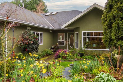 1058 Holly Park Rd, Brentwood Bay, BC, V8M2H1 | Card Image