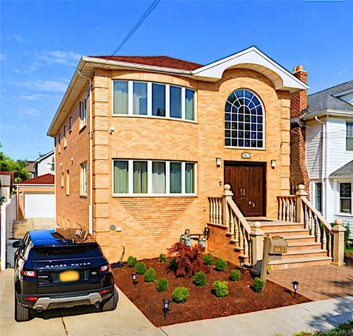 18911 44th Ave, Flushing, NY, 11358-3405 | Card Image