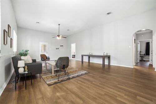 409 E Austin Ave, Round Rock, TX, 78664-5303 | Card Image