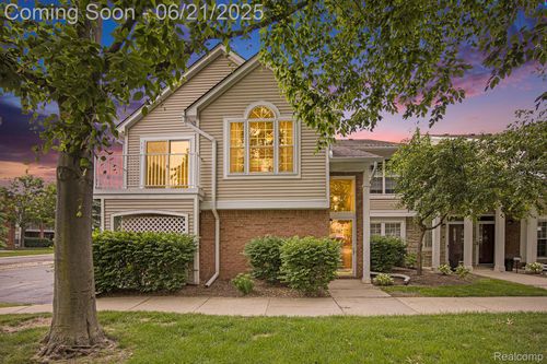 56217 Troon N, Shelby Twp, MI, 48316-5066 | Card Image