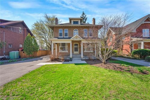 739 Colborne St, Brantford, ON, N3S3R9 | Card Image