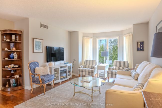 6 Mill St, House other with 3 bedrooms, 3 bathrooms and 4 parking in Bobcaygeon ON | Image 6