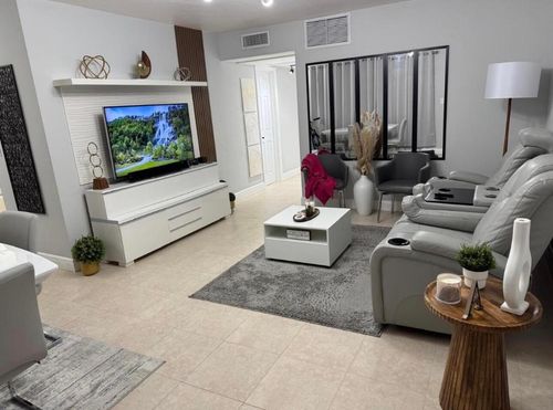 18-1950 Lake Osborne Dr, Lake Worth Beach, FL, 33461-5688 | Card Image