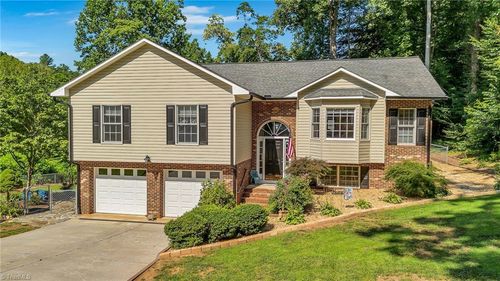 146 Hollowview Dr, Wilkesboro, NC, 28697-7412 | Card Image