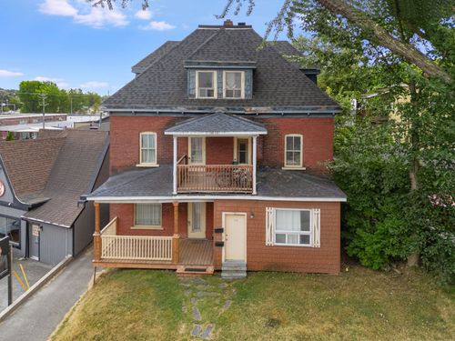 110 Rue Aberdeen, Sherbrooke, QC, J1H1V7 | Card Image