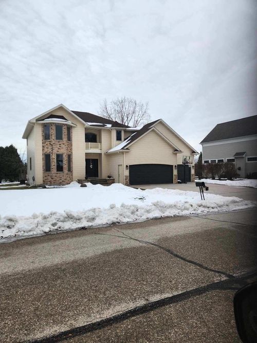 231 Bosworth Lane, NEENAH, WI, 54956 | Card Image