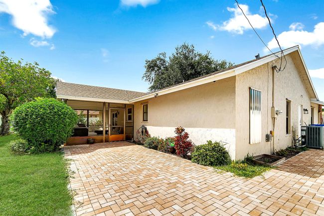 981 Wynndale Way, House other with 3 bedrooms, 2 bathrooms and null parking in Lantana FL | Image 27