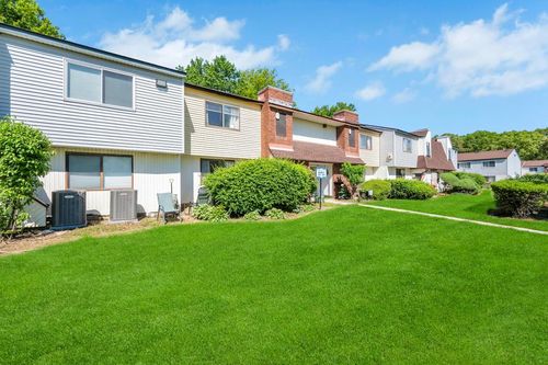 237-237 Point St, Holtsville, NY, 11742-2009 | Card Image