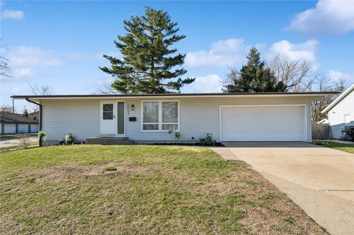 2533 Brookland Dr Ne, Cedar Rapids, IA, 52402-3352 | Card Image