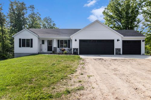 8114 E 72nd St, Newaygo, MI, 49337-9292 | Card Image