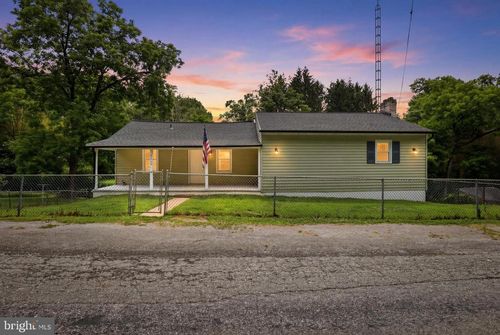 3362 Myers School Rd, Red Lion, PA, 17356-8117 | Card Image