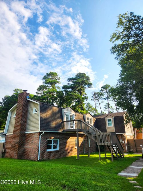 104 Croatan Dr, Newport, NC, 28570-9566 | Card Image