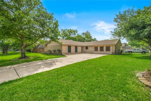 4915 Kentington Dr, Alvin, TX, 77511-5413 | Card Image