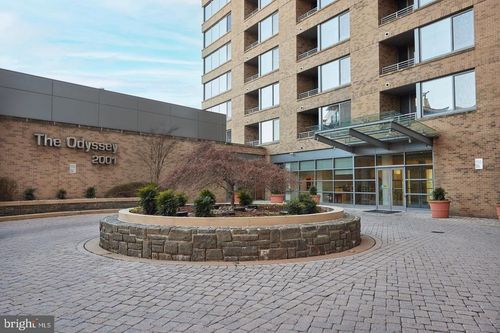 619-2001 15th St N, ARLINGTON, VA, 22201-2694 | Card Image
