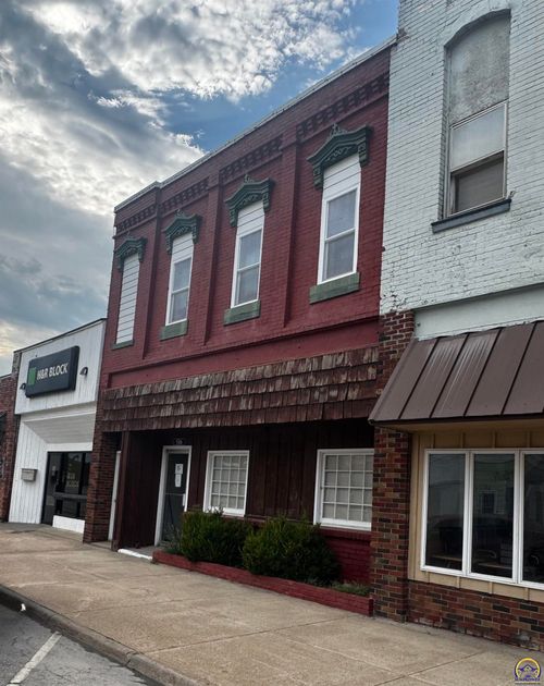 516 Market St, Osage City, KS, 66523-1158 | Card Image
