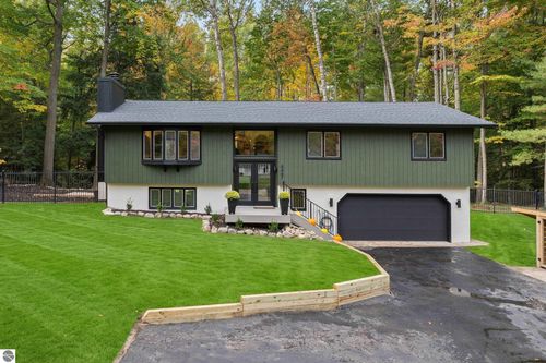 4467 S Rainbow Ct, Williamsburg, MI, 49690-9335 | Card Image