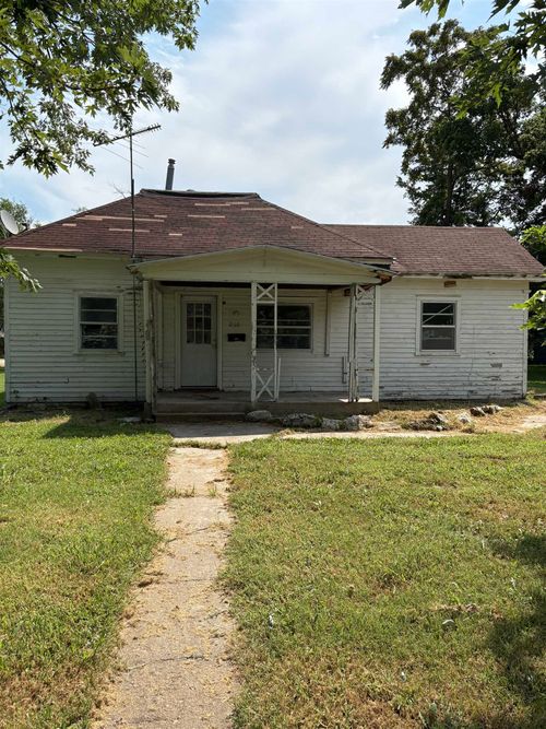 210 N Roosevelt St, Marion, KS, 66861-1320 | Card Image