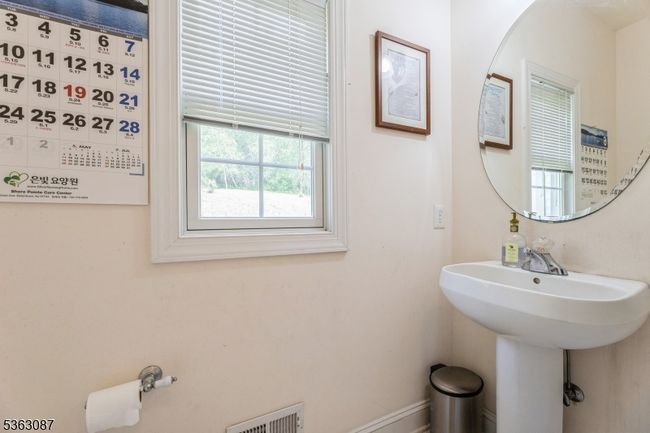 42 Stephens Mill Rd, House other with 4 bedrooms, 3 bathrooms and null parking in Hackettstown NJ | Image 15