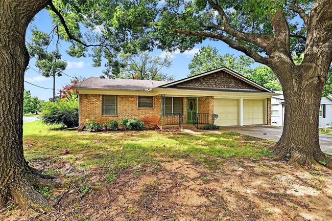 1402 Hillcrest Dr, House other with 3 bedrooms, 2 bathrooms and null parking in Sherman TX | Image 5