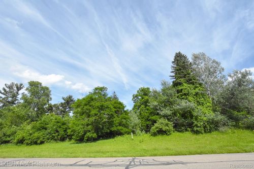 35 Shannon Glen Dr, Fenton, MI, 48430 | Card Image