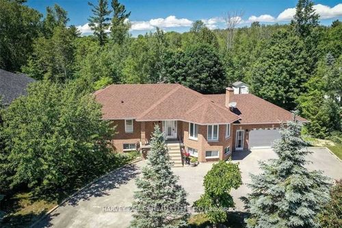 11 Twin Pines Dr, Wasaga Beach, ON, L9Z1B5 | Card Image