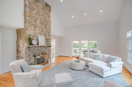 20 Laura Dr, Danbury, CT, 06811-3293 | Card Image