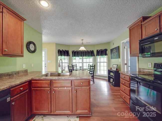 Kitchen | Image 29