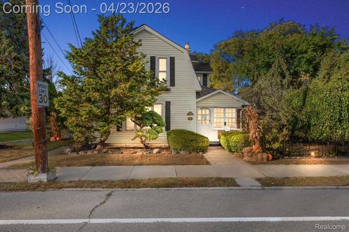 5815 Chicago Rd, Warren, MI, 48092-1496 | Card Image