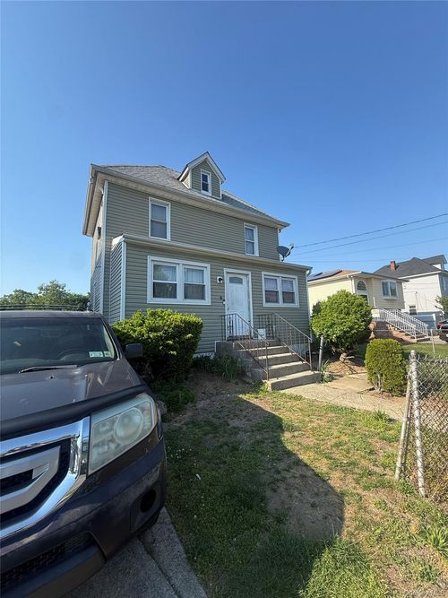 39 Pleasant Ave, Roosevelt, NY, 11575-2124 | Card Image