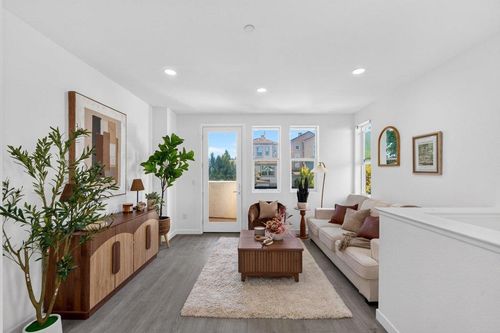 802 Garden St, Milpitas, CA, 95035-3876 | Card Image