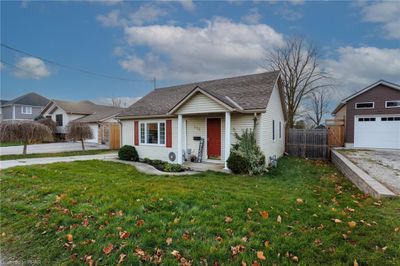 355 Edward Ave N, House other with 2 bedrooms, 1 bathrooms and 5 parking in Listowel ON | Image 3