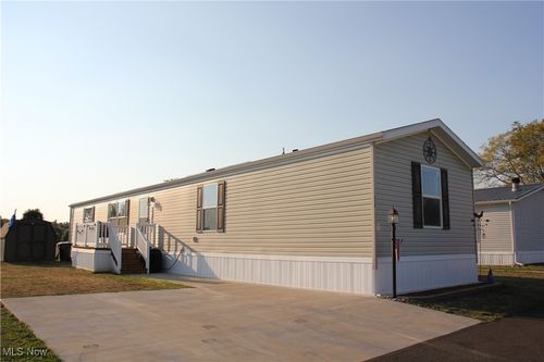 11638 3rd St Ne, Magnolia, OH, 44643-8409 | Card Image