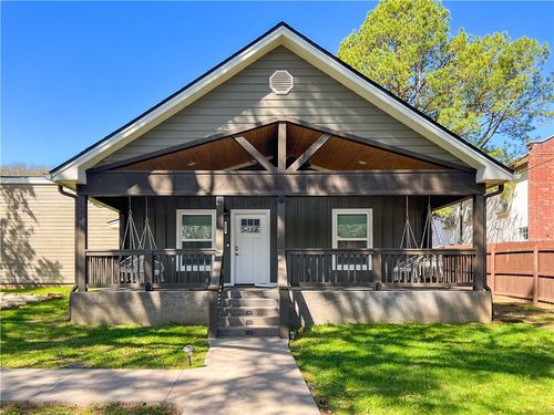 215 S Peerson Street, Fayetteville, AR, 72701 | Card Image