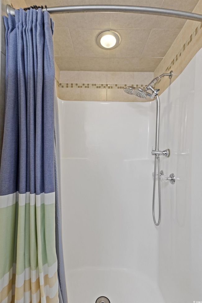 Full bath featuring curtained shower | Image 23