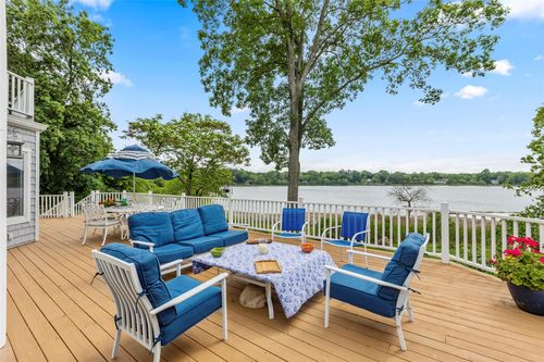 17 Youngs Ln, Setauket, NY, 11733-3001 | Card Image