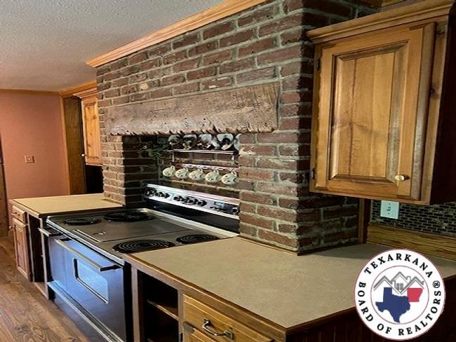 327 Crudip Ln, Home with 2 bedrooms, 2 bathrooms and null parking in Texarkana TX | Image 4