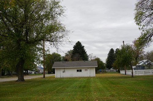 615 4th St Se, Barnesville, MN, 56514-3819 | Card Image