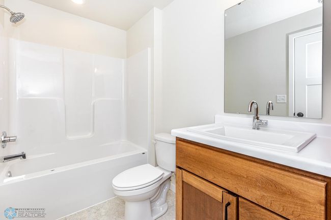 Guest Bathroom | Image 27