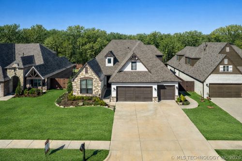 12050 S 68th East Ave, Bixby, OK, 74008-8275 | Card Image