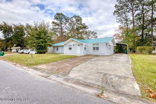 6616 Columbus Cir, Ocean Springs, MS, 39564-2311 | Card Image
