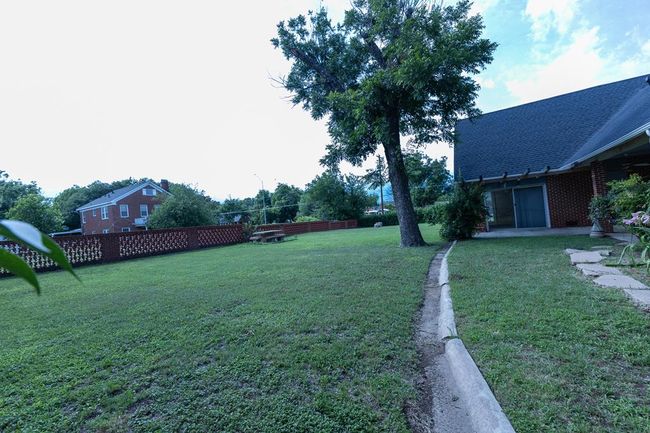 1001 W Walnut St, House other with 3 bedrooms, 3 bathrooms and 4 parking in Coleman TX | Image 35