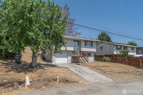 2117 S Majestic Dr, East Wenatchee, WA, 98802-5708 | Card Image