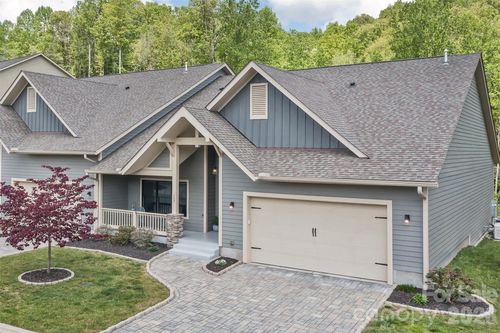157 Copper Valley Ln, Hendersonville, NC, 28739-0136 | Card Image