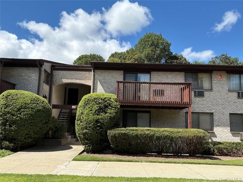 apt-j16-8 Secora Rd, Monsey, NY, 10952-3751 | Card Image